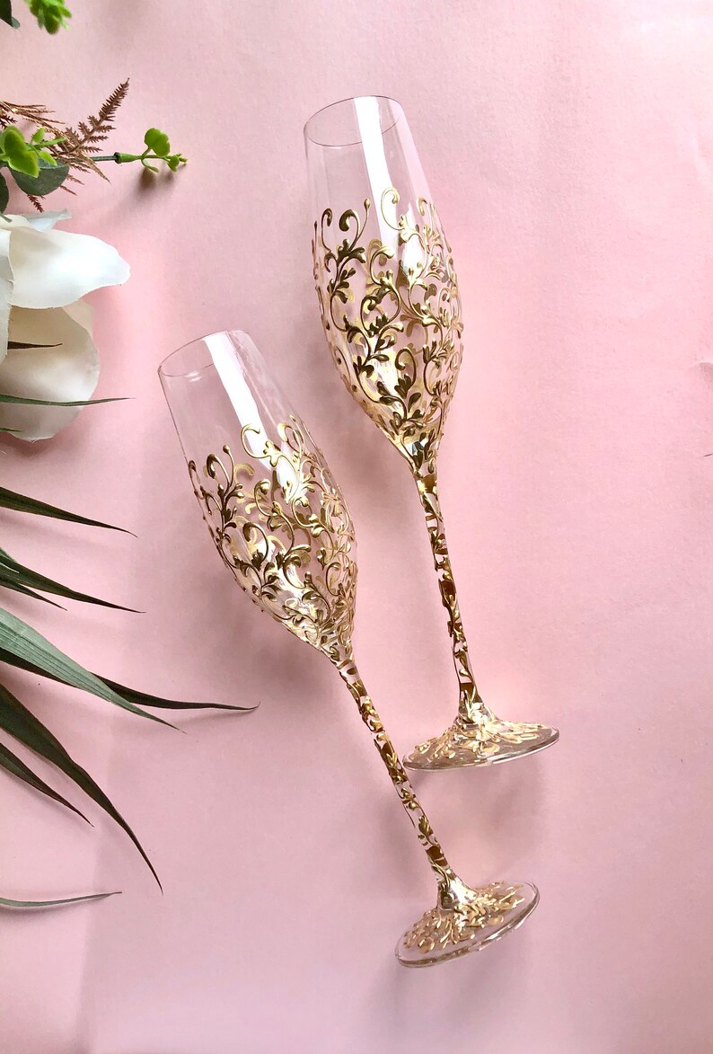 set of 4 Personalized Wedding glasses and Cake Server Set cake cutter boho wedding toasting flutes champagne wedding flutes and cake set