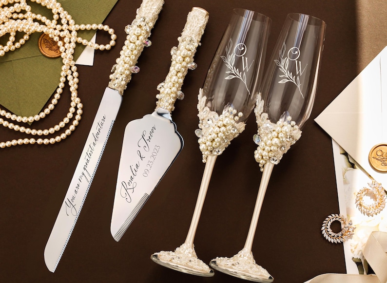 Pearls Toasting glasses engraved Cake cutting server set ivory Wedding shower gifts for bride and groom champagne flutes personalized Flutes and cake set