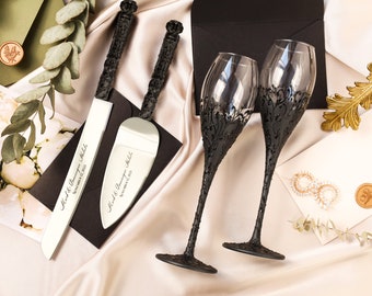 Wedding champagne flutes and cake knife set for bride and groom, wedding gift anniversary, personalized toasting glasses and cake cutter set