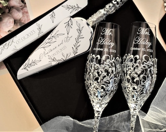 Wedding flutes and cake cutting server knife set for bride and groom, bridal showet gifts couple anniversary personalized toasting glasses