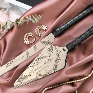 Engraved Cake Server Set Black gothic Wedding Cake Knife Cutter Personalized Cake Cutting Set Servers 15th Anniversary Wedding cutting set