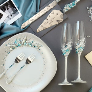 Beach wedding decorations personalized cake cutter set pearls champagne flutes boho ocean wedding cake cuttins servers toasting glasses