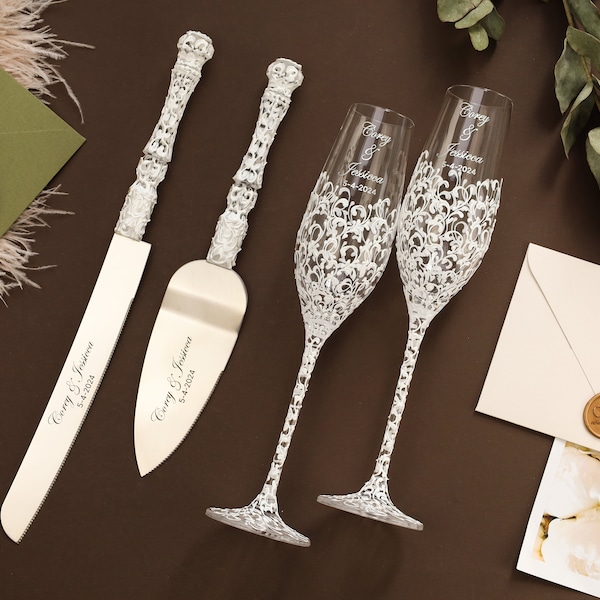 Wedding champagne flutes and cake knife set for bride and groom, wedding gift 25th anniversary, gold toasting glasses and cake cutter set