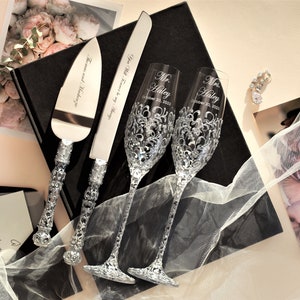 Wedding champagne flutes and cake knife set for bride and groom, wedding gift anniversary, toasting glasses and cake cutter set, set of 4