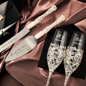 Wedding champagne flutes and cake knife set for bride and groom, wedding gift anniversary, toasting glasses and cake cutter set, set of 4
