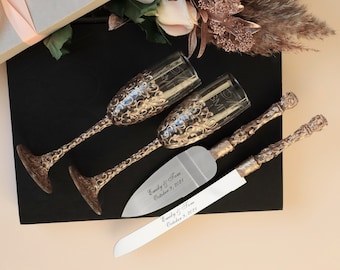 Wedding champagne  glasses  for Bride and Groom, Champagne flutes and cake cutter set gold, wedding gift anniversary for couple, set of 4