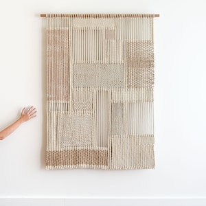 Arazzo da parete in macramè 44"x58", arazzo intrecciato, tessitura contemporanea, grande arte in fibra, arte tessile, arte murale intrecciata - VITRUM 82