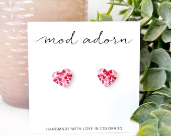 Red and Pink Damask Print Heart Stud Earrings, Valentines Day Post Earrings, Elegant Floral Resin Heart Shaped Studs, Gift for Girlfriend