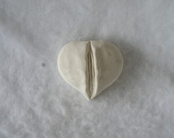Sculpted Vulva in a Hollow White Ceramic Heart (4) 205