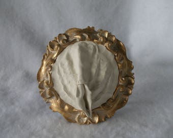 Sculpted Vulva in a Ornate Round Plaster Frame Painted Gold (With Integral Stand) 136