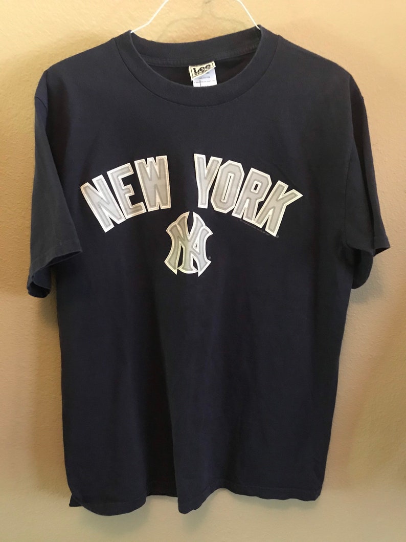 Vintage New York Yankees T Shirt 2001 Sz Large Lee Sport.