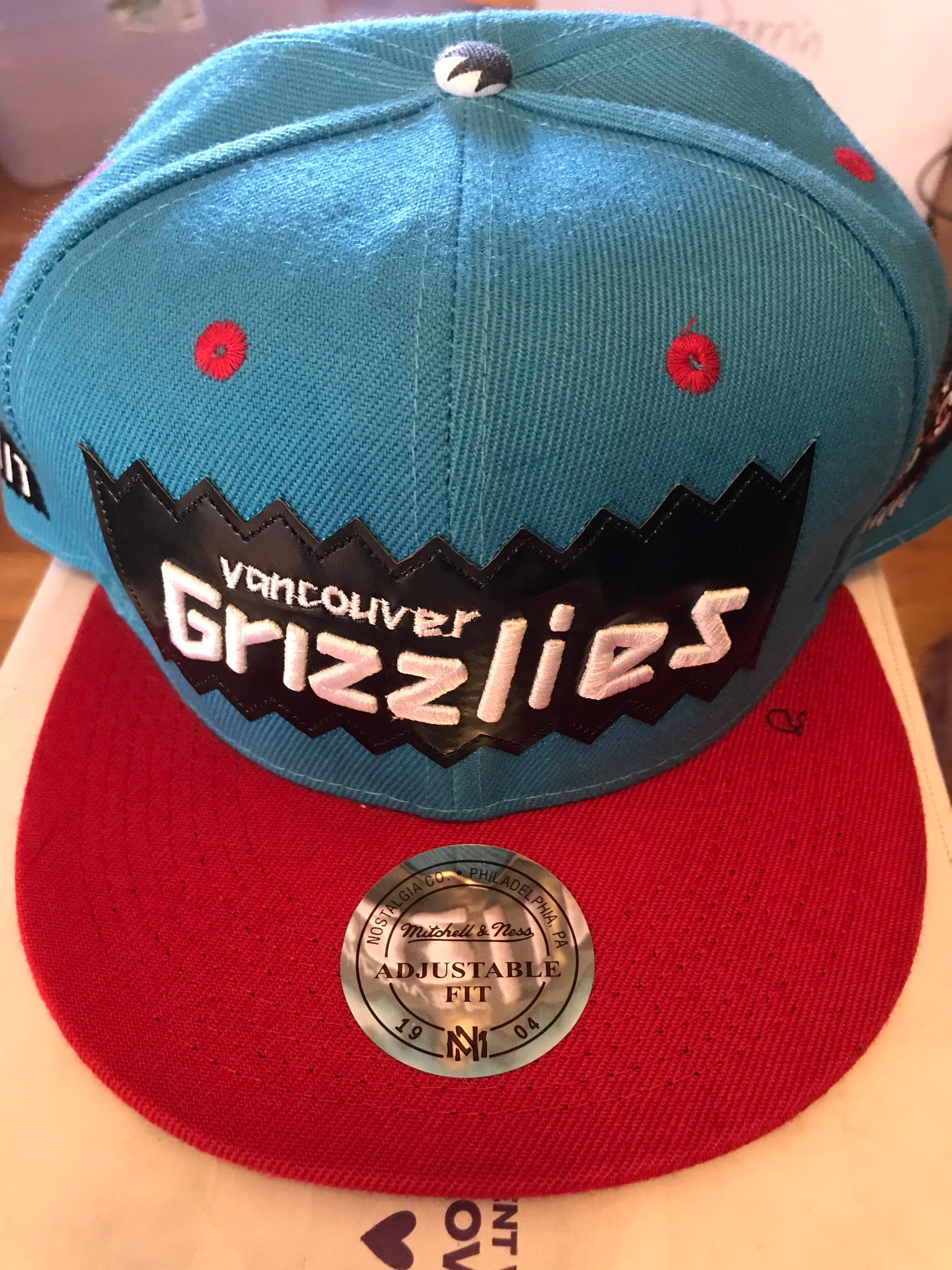 Vancouver Grizzlies CLASSIC-SCRIPT Black Fitted Hat