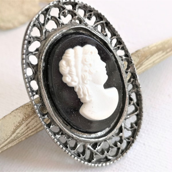 Cameo Brooch, Silver Black White Oval Pin, Retro Ivory Black Cameo on Pewter, Wedding Bouquet Brooch, Bridal Bouquet Pin, Bouquet Jewelry