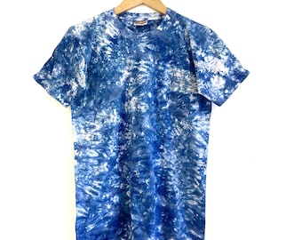 T-shirt tie and dye artisanal pour homme ou femme, coloris bleu et blanc