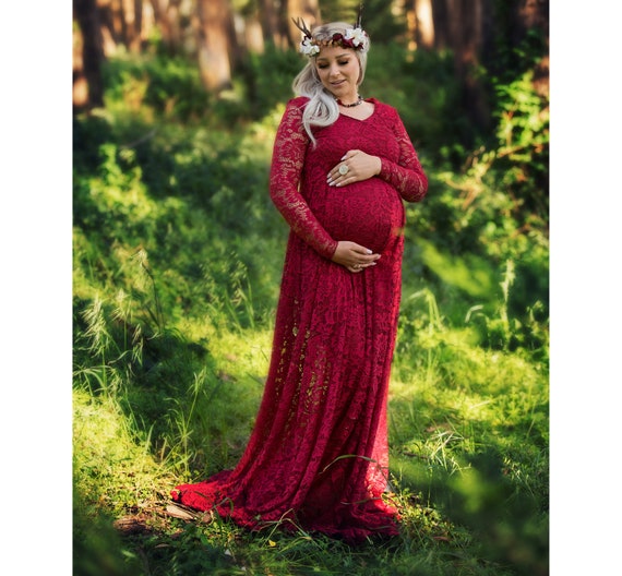 red maternity dress photoshoot