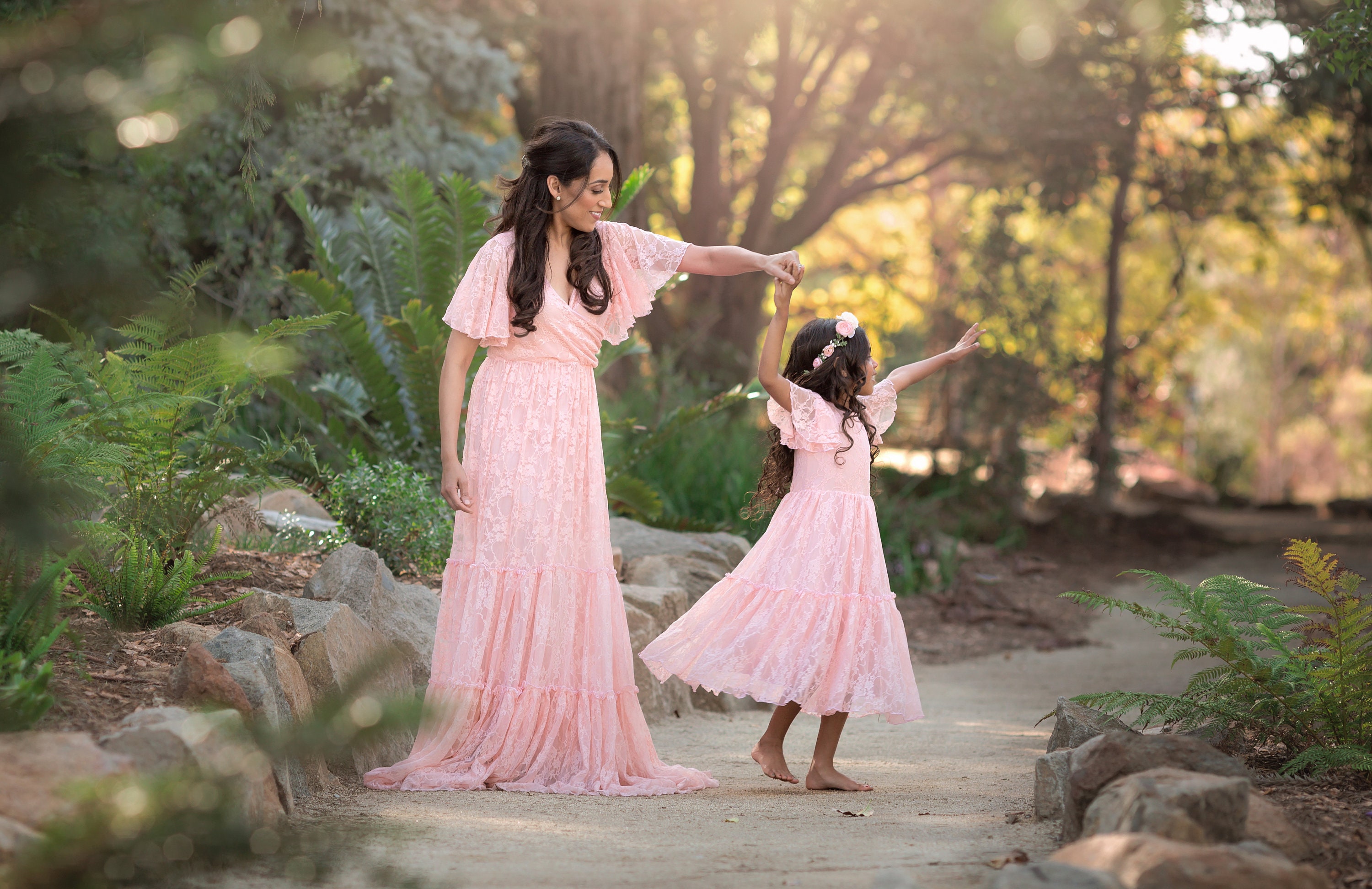 20 Mother and Daughter Photography Ideas in 2024