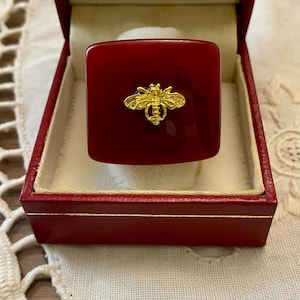 BEE DESIGN Vintage LARGE Red Bakelite Ring- Vintage - Luxury design - Splendid Vintage large Ring - Art Deco from France