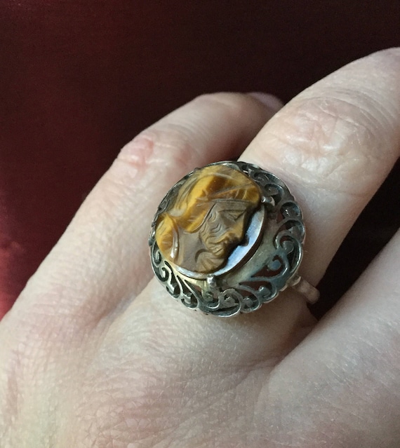 Exceptional ANTIQUE CAMEO RING- Genuine Carved Ha… - image 1