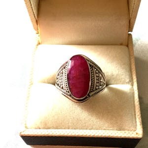Anello vintage con rubino marquise in argento sterling, design intagliato, design di lusso intagliato, gioielli vintage francesi, autentico rubino di grande qualità, anello dalla Francia