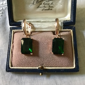 EMERALD ROSE GOLD Plated Vintage Oorbellen - Prachtig Art Deco Design- Luxe Juweel - Designer Vintage Oorbellen uit Frankrijk