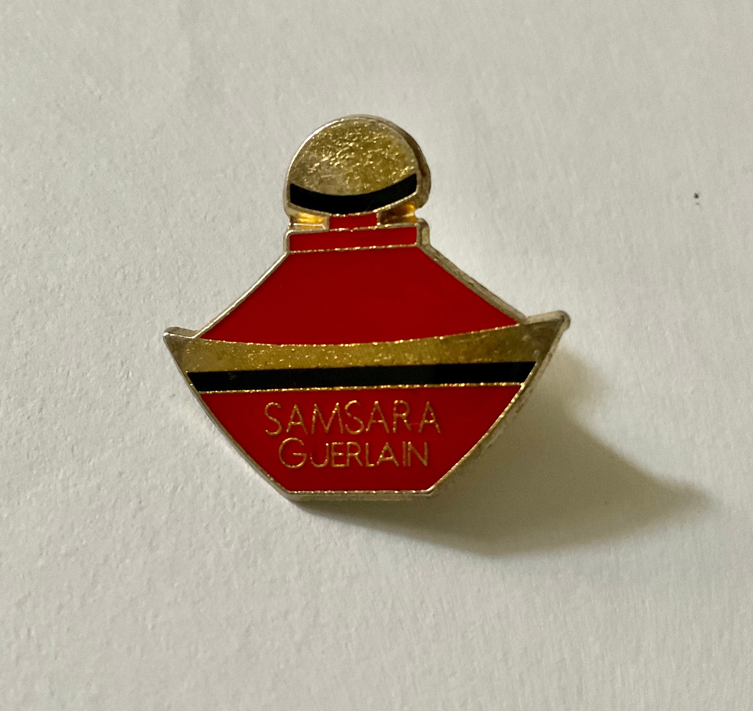 Broche Guerlain Très Jolie - Accessoire Élégant Neuf Avec Étiquettes