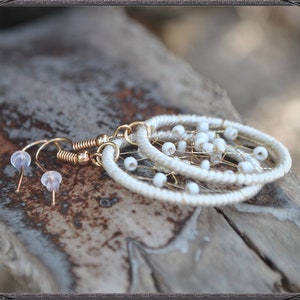 Boho Traumfänger Creolen Gold und Weiss Bild 5