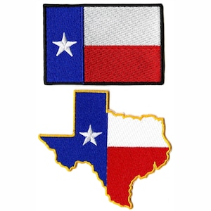 Puede incluir: Dos parches bordados con la bandera del estado de Texas. Uno es un diseño de bandera rectangular con una franja vertical azul, una franja horizontal blanca y una franja horizontal roja. El otro es un parche con forma de Texas.
