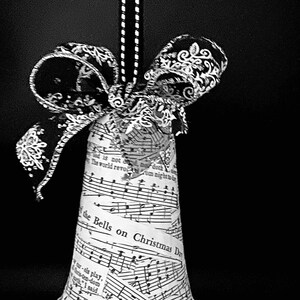 Sheet music ornament - Music theme decoration - Gift for music teacher - Gift for piano teacher - Gift for a musician - Christmas Gift idea