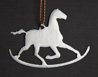 Ornement de Noël en métal, Ornement de cheval à bascule, cheval, cheval de roche, ornement moderne, Noël minimaliste, cadeau pour maman, cadeau d’amoureux d’animal