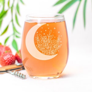 Etched Floral Moon Wine Glass, Whimsical Friend Gift, Crescent Moon Beer Can Glass, Celestial Drinkware, Housewarming Moon Gift