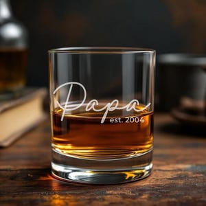 Papa Cup, Papa Announcement Gift, New Papa Established Gift, Father's Day Whiskey Glass, Papa Christmas, Scotch or Bourbon Glass