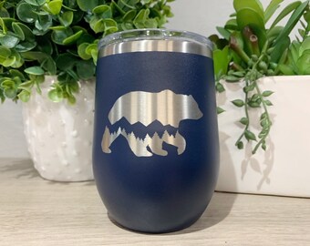 Vaso de vino con diseño de oso, vaso de vino para actividades al aire libre, vaso de vino para acampar en el lago, copa de vino sin tallo grabada de 355 ml, vaso para la naturaleza, diseño de la naturaleza.