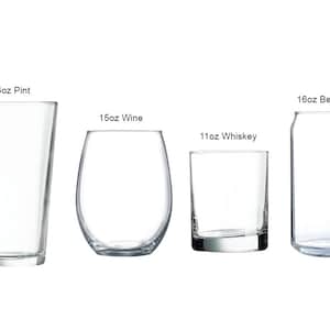 K&ouml;nnte beinhalten: Vier transparente Trinkgl&auml;ser werden vor einem wei&szlig;en Hintergrund gezeigt. Dazu geh&ouml;ren ein 473 ml Pint-Glas, ein 444 ml Weinglas, ein 325 ml Whiskeyglas und ein 473 ml Bierdosen-Glas. Jedes Glas ist leer.