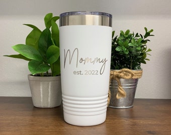 Vaso para mamá, taza para mamá recién nacida, vaso grabado de 20 oz con tapa, regalo para mamá primeriza, vaso de café grabado con láser, regalo para el Día de la Madre