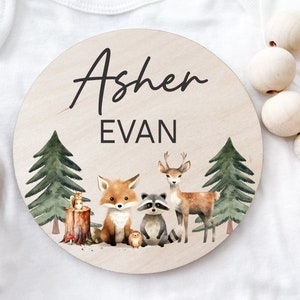 Signo de nombre del bosque, anuncio de nacimiento de recién nacido de vida silvestre animal, signo de nombre del hospital de madera redonda, foto del recién nacido, regalo personalizado del recién nacido
