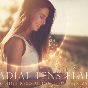 Puede incluir: Una mujer con el pelo largo y castaño sonríe mientras sostiene una rama de flores en un campo. Un efecto de destello radial brillante y dorado la rodea, creando un resplandor cálido y etéreo.