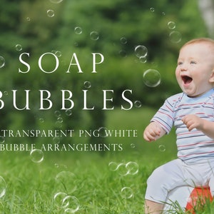 Puede incluir: Un niño pequeño está sentado en una pelota roja y blanca, riendo y mirando hacia arriba a un grupo de burbujas de jabón flotando en el aire. El texto "SOAP BUBBLES. 20 TRANSPARENT PNG WHITE BUBBLE ARRANGEMENTS." se muestra debajo del niño.