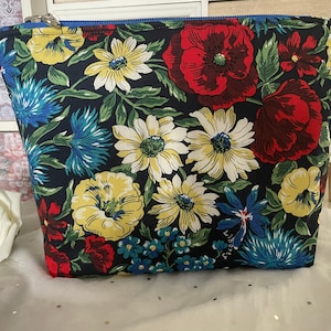 Liberty makeup bag, liberty cosmetic bag, liberty pouch, Liberty fabric make up bag, Liberty gift, floral make up bag, flower bag, gift bag