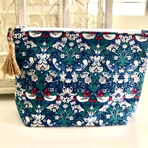 William Morris makeup bag, William Morris Strawberry thief toiletries bag, William Morris cosmetic bag, make up bag,William Morris Gift