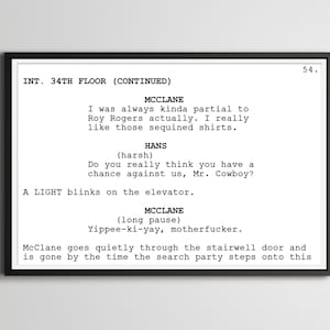 Puede incluir: Una página de guion en blanco y negro de una película o obra de teatro. El texto dice "INT. 34TH FLOOR (CONTINUED)" e incluye diálogos de los personajes McClane y Hans. El diálogo incluye las líneas "I was always kinda partial to Roy Rogers actually. I really like those sequined shirts." y "Do you really think you have a chance against us, Mr. Cowboy?"