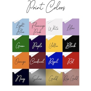 Pu&ograve; includere: Una tabella dei colori intitolata "Print Colors" mostra una variet&agrave; di colori. La tabella include azzurro, rosa flamingo, bianco, lilla, verde, viola, giallo, nero, arancione, cardinale, reale, rosso, blu navy, argento, oro e oro rosa.
