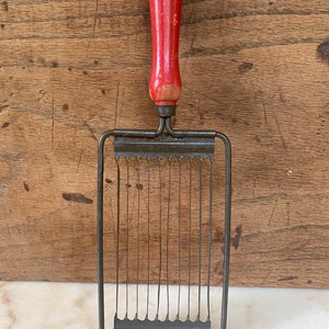 Retro Red Wood Handle Tomato Slicer Tomado Cutter Holland Kitchen Utensil Tool