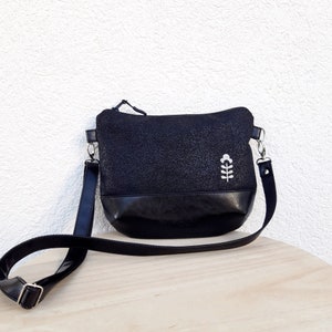 Crossbody tas zwart leer, vegan tas, kleine leren tas, casual schoudertas, avondtasje, tas van een vrouw of meisje, cadeau voor haar, stof afbeelding 10