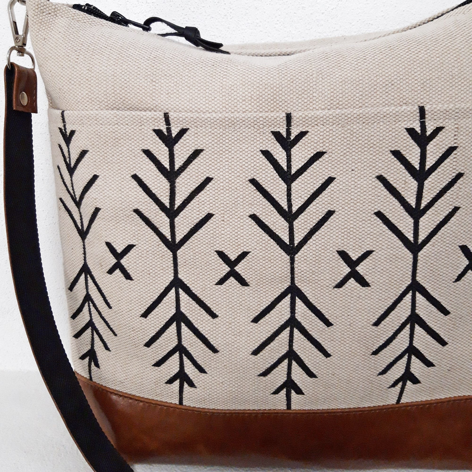 Crossbody Bag External Pockets Aztec Print Natural White 