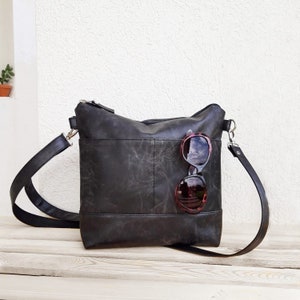 Medium brown black crossbody purse, vegan leather bag, leather with antique effect, shoulder bag with external pockets,small messenger purse Black