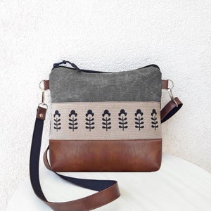 Sac à main bandoulière moyen, sac gris, petit sac messager, imprimé magnolia, sac hobo en cuir végétalien, pochette en toile, sac fille, cadeau pour une femme