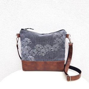 Graue Umhängetasche | Kleine Tasche aus Canvas | Tagesschultertasche | Frau Mädchen Handmade Bild 12