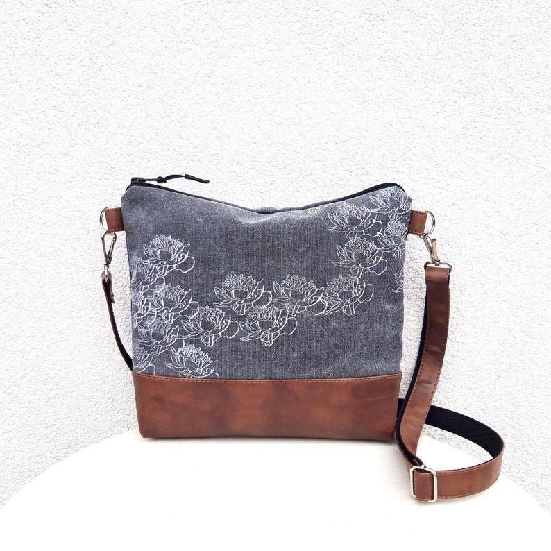 Graue Umhängetasche | Kleine Tasche aus Canvas | Tagesschultertasche | Frau Mädchen Handmade Bild 12