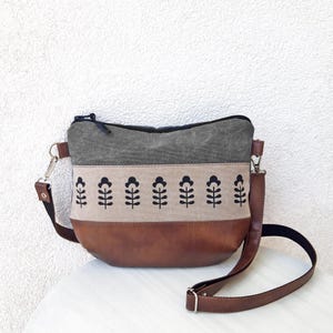 Borsa a tracolla con stampa Magnolia, piccola borsa grigia in tela, borsa hobo effetto cerato