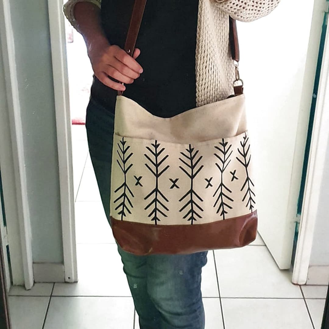 Crossbody Bag External Pockets Aztec Print Natural White 